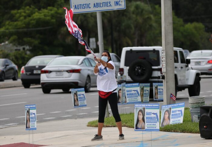 Campaign Update: Team Daisy Waves Signs at John Young and Oak Ridge